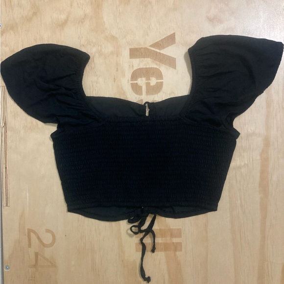American Eagle Flutter Sleeve Tie Front Crop Top - Picture 6 of 9